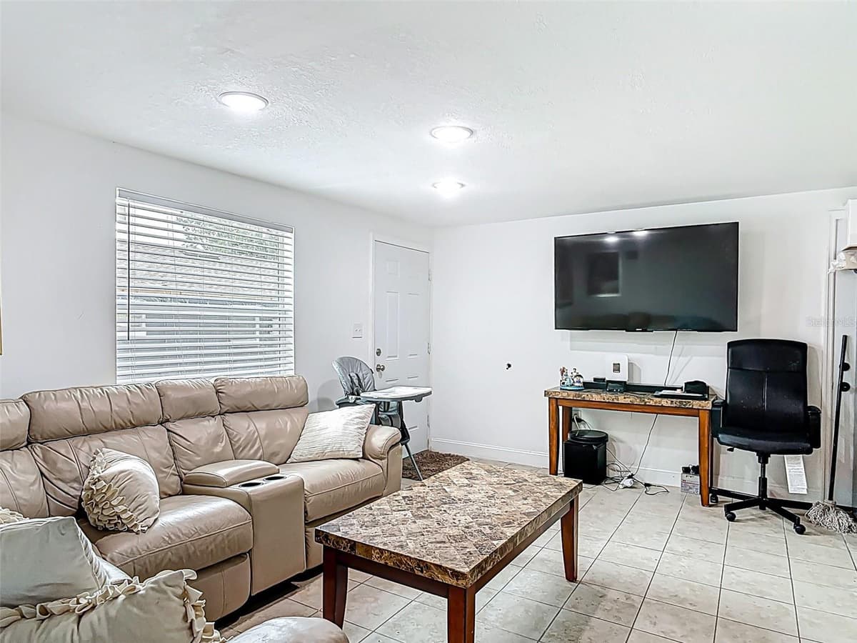 1403 13TH PLACE — photo 14 of 51