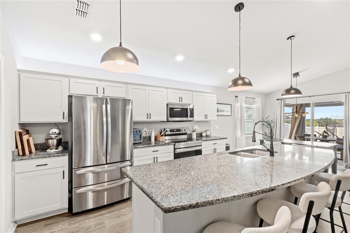 4215 SWAN STREET — photo 8 of 41