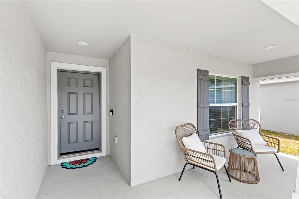 4215 SWAN STREET — photo 3 of 41