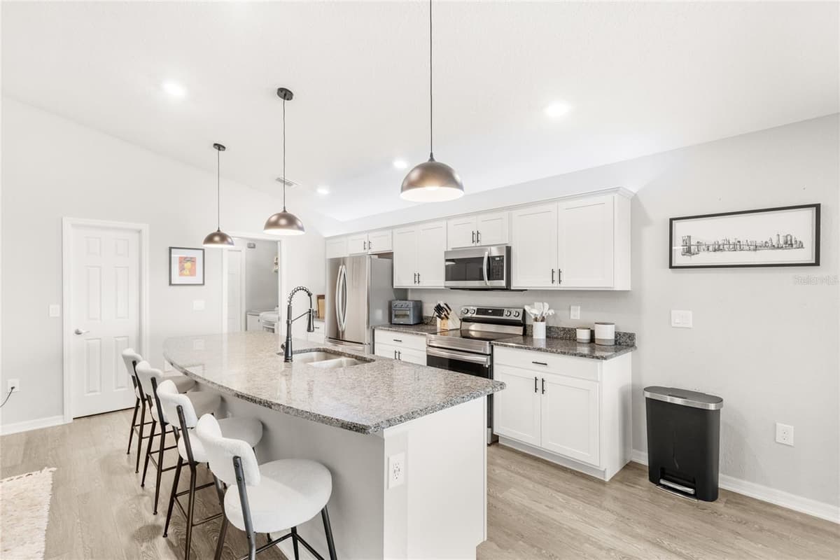 4215 SWAN STREET — photo 11 of 41
