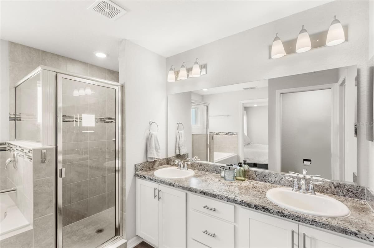 4215 SWAN STREET — photo 15 of 41