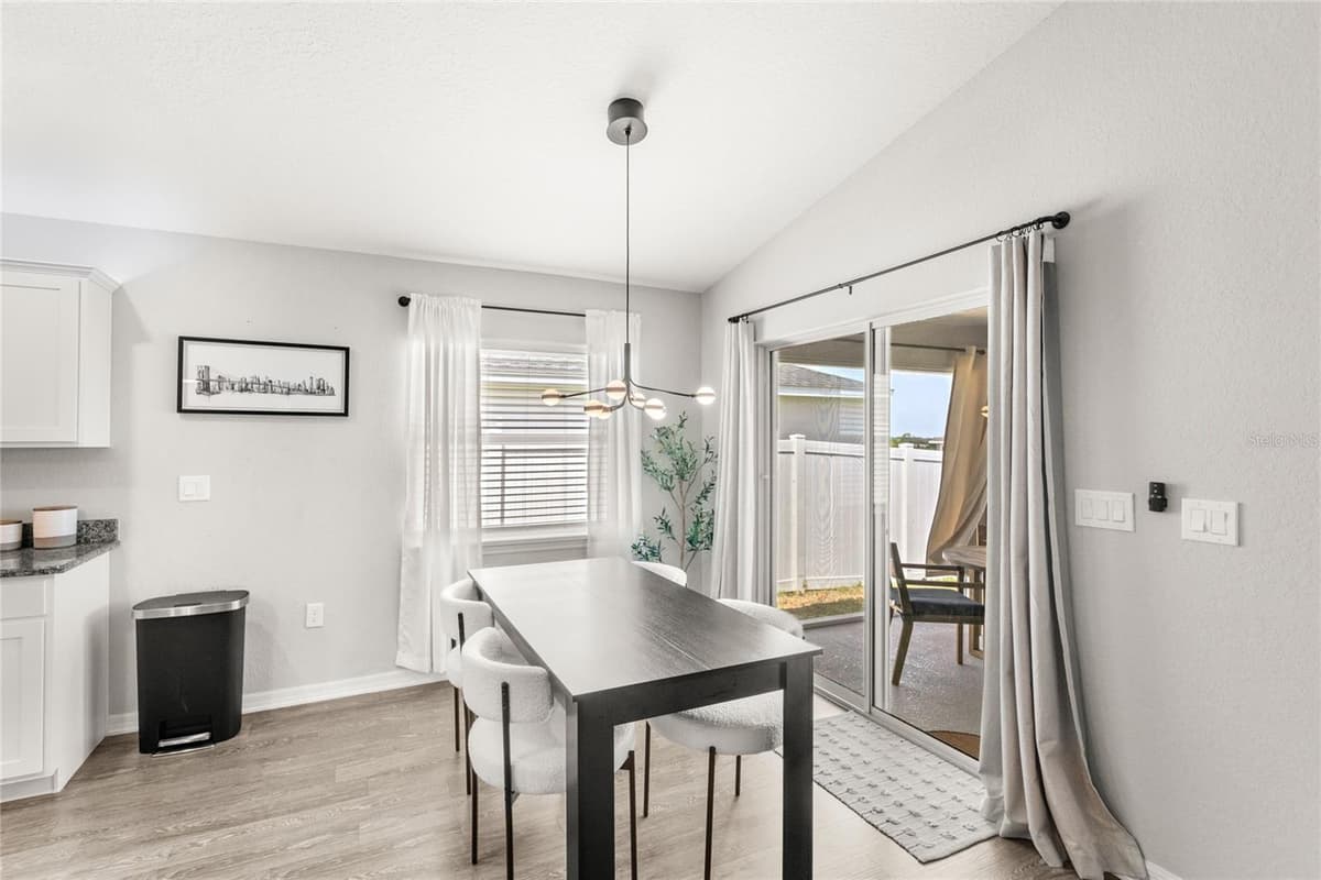 4215 SWAN STREET — photo 12 of 41