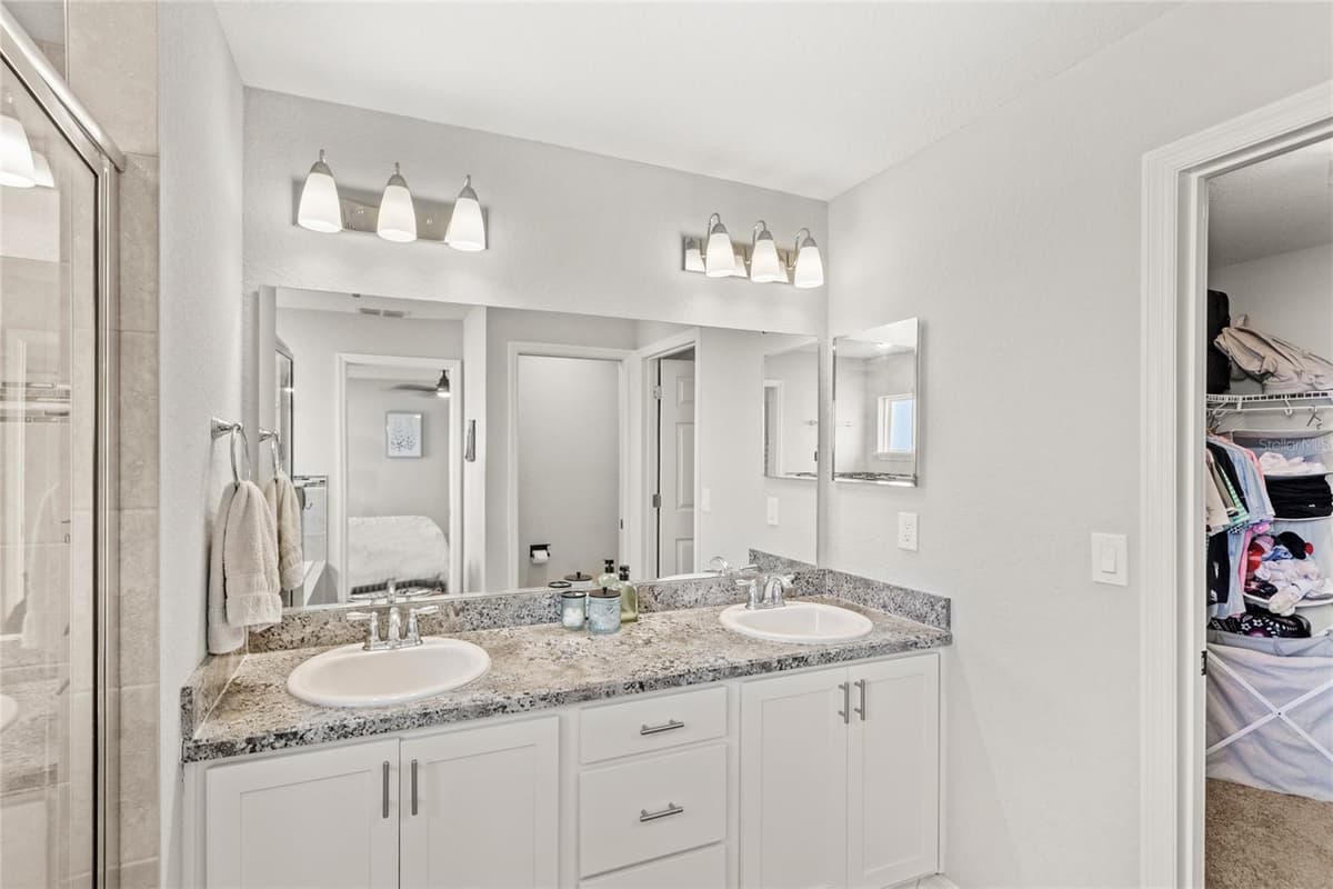 4215 SWAN STREET — photo 17 of 41