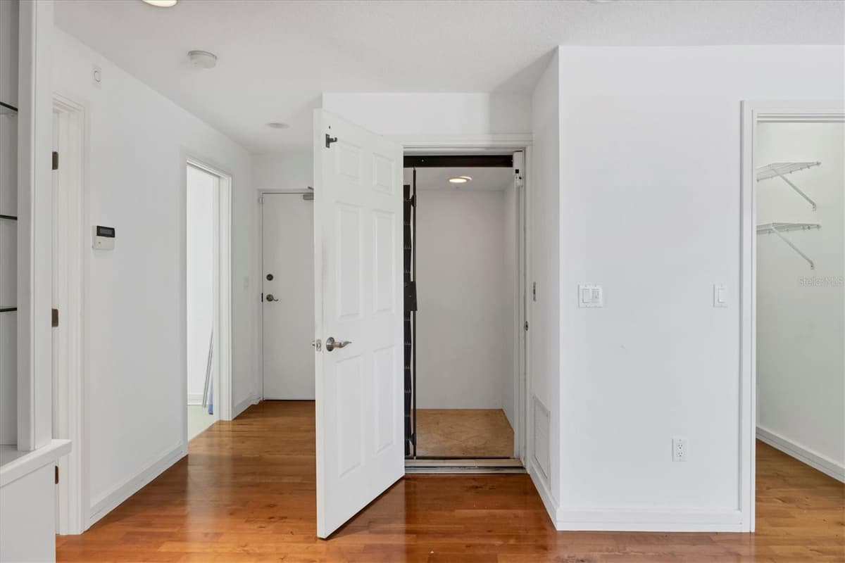 2918 AVENUE — photo 12 of 59