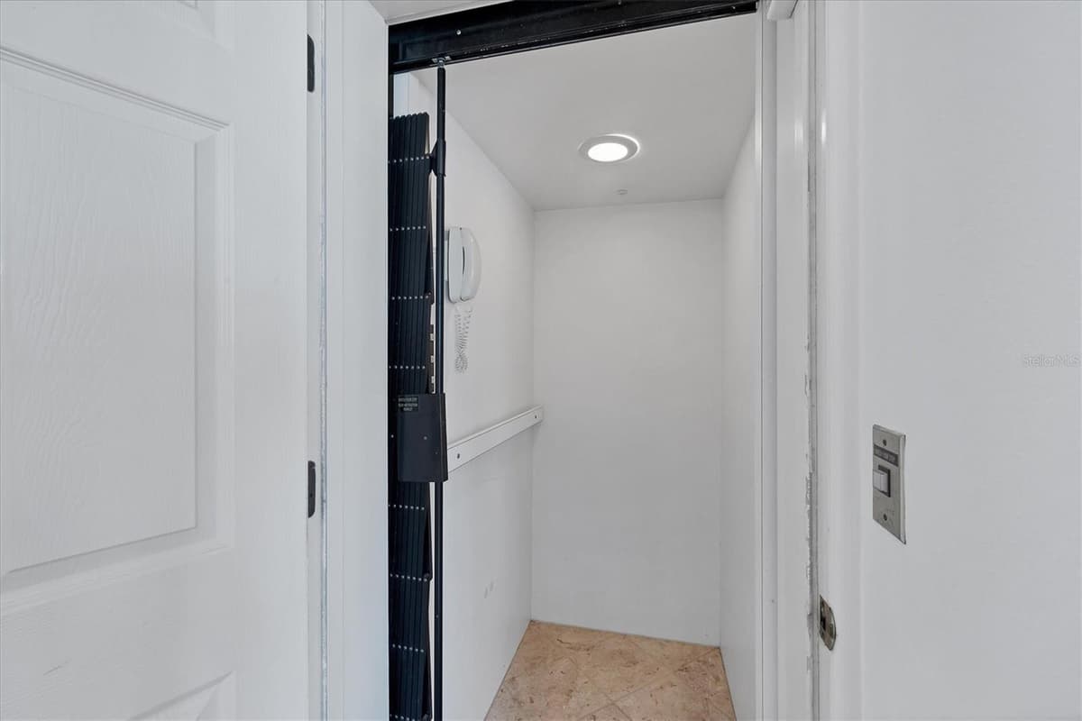 2918 AVENUE — photo 11 of 59