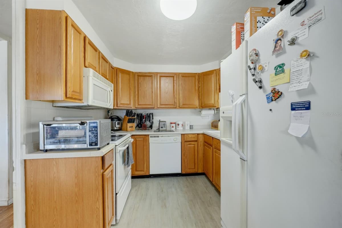 2100 KINGS HIGHWAY — photo 11 of 82