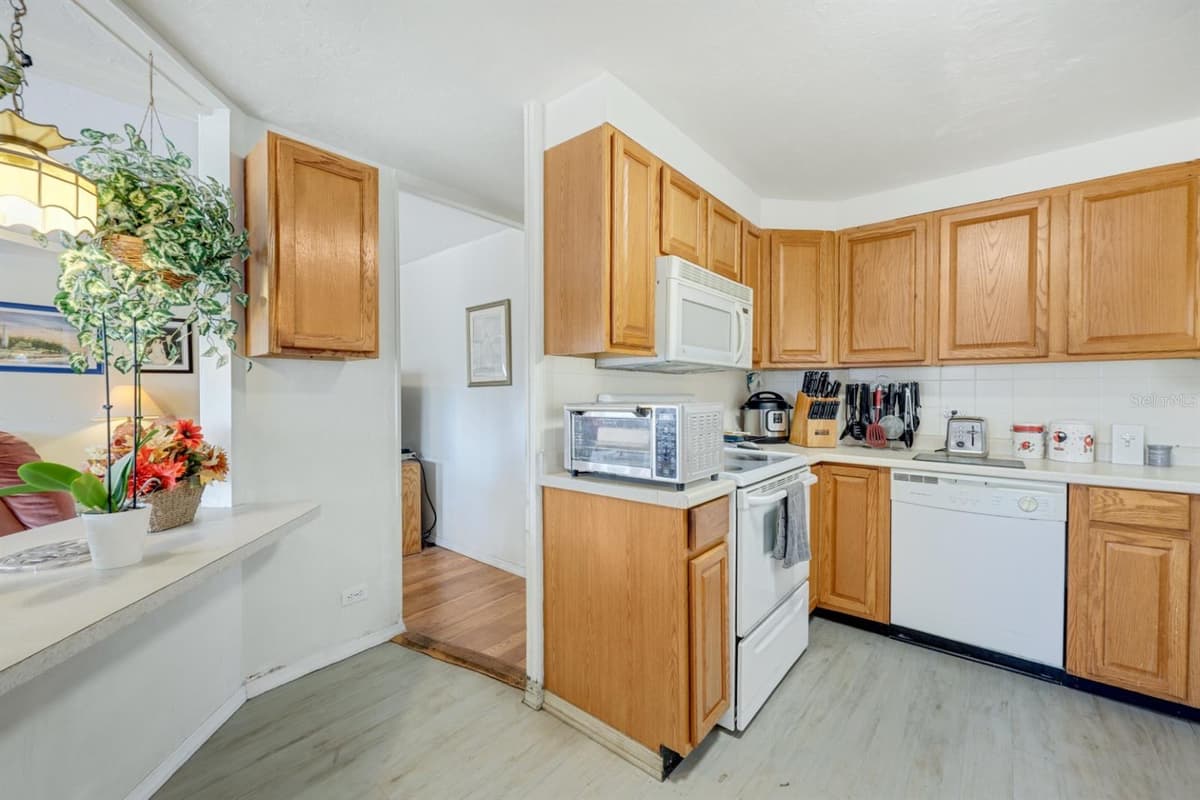 2100 KINGS HIGHWAY — photo 12 of 82