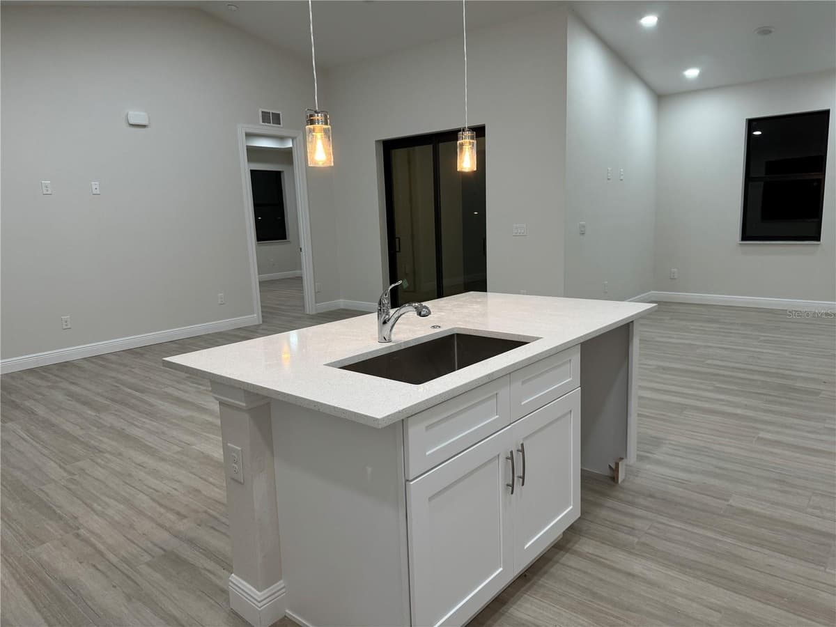 20296 RUTHERFORD AVENUE — photo 6 of 32