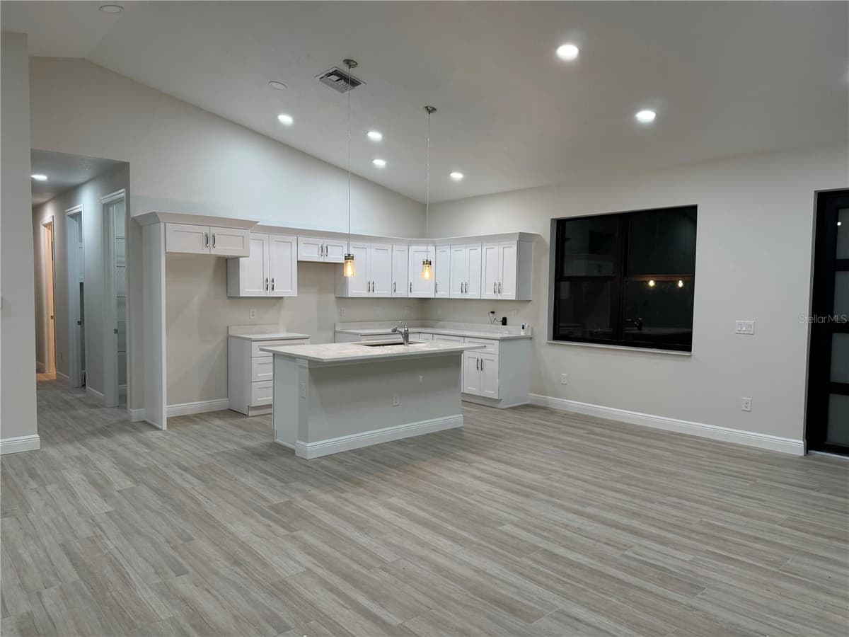 20296 RUTHERFORD AVENUE — photo 5 of 32