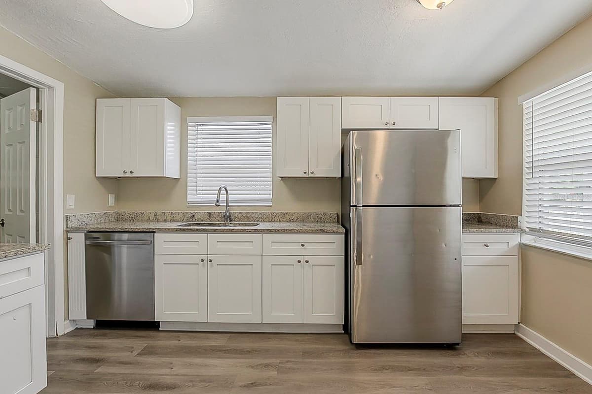 4010 EMERSON AVENUE — photo 2 of 23