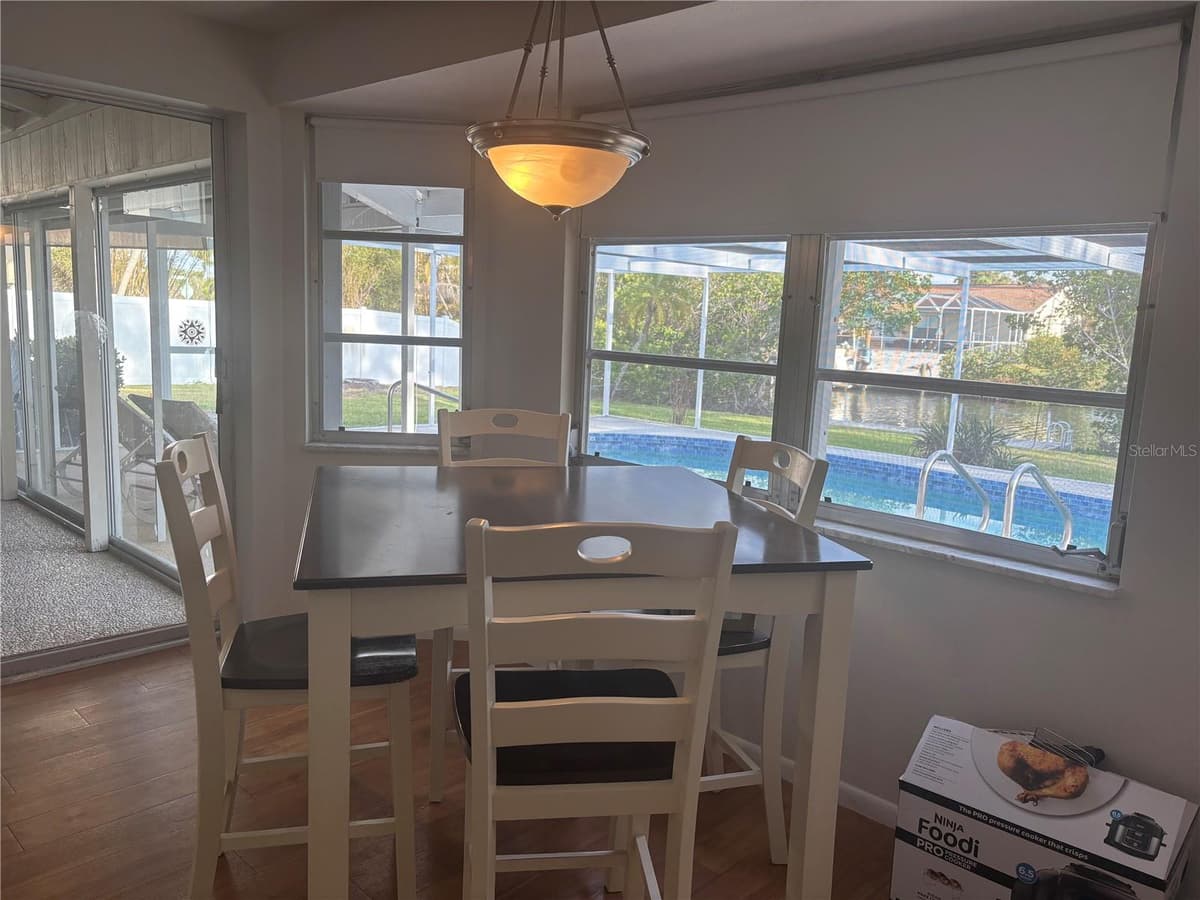 4411 DOLPHIN LANE — photo 7 of 21