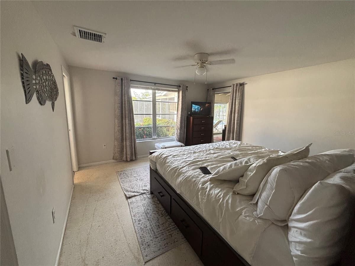 4411 DOLPHIN LANE — photo 9 of 21