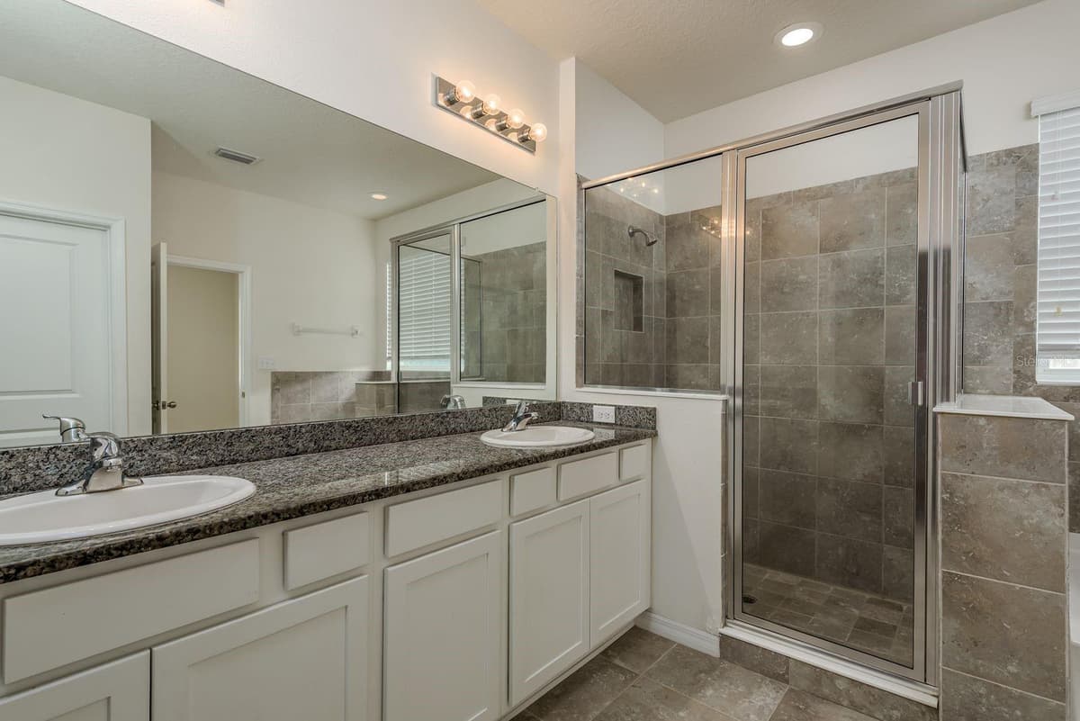 13637 BLYTHEWOOD DRIVE — photo 16 of 44