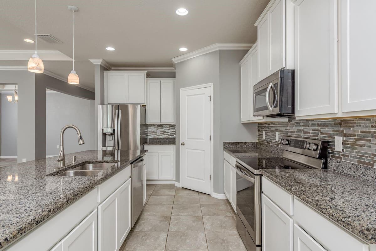 13637 BLYTHEWOOD DRIVE — photo 11 of 44