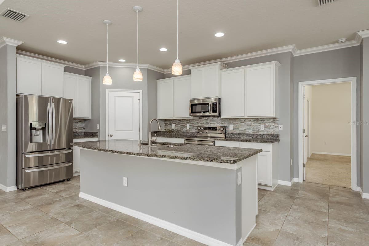 13637 BLYTHEWOOD DRIVE — photo 10 of 44