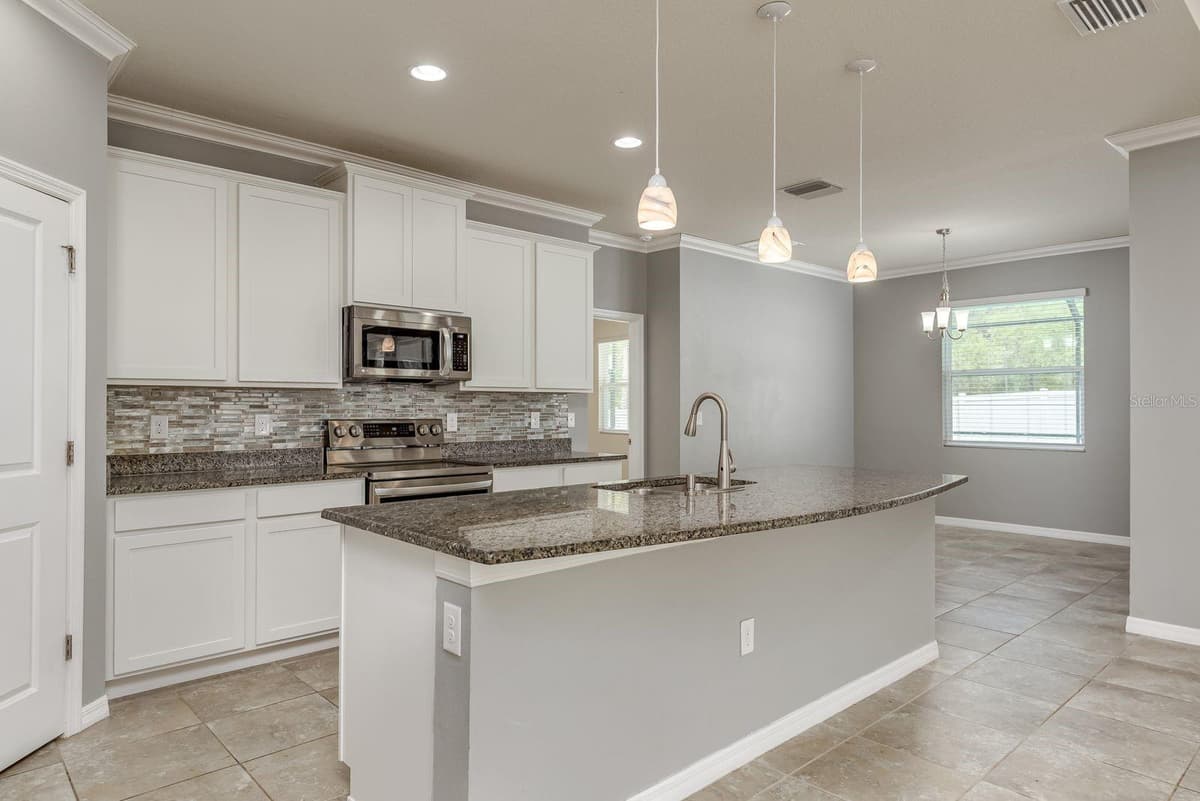 13637 BLYTHEWOOD DRIVE — photo 9 of 44