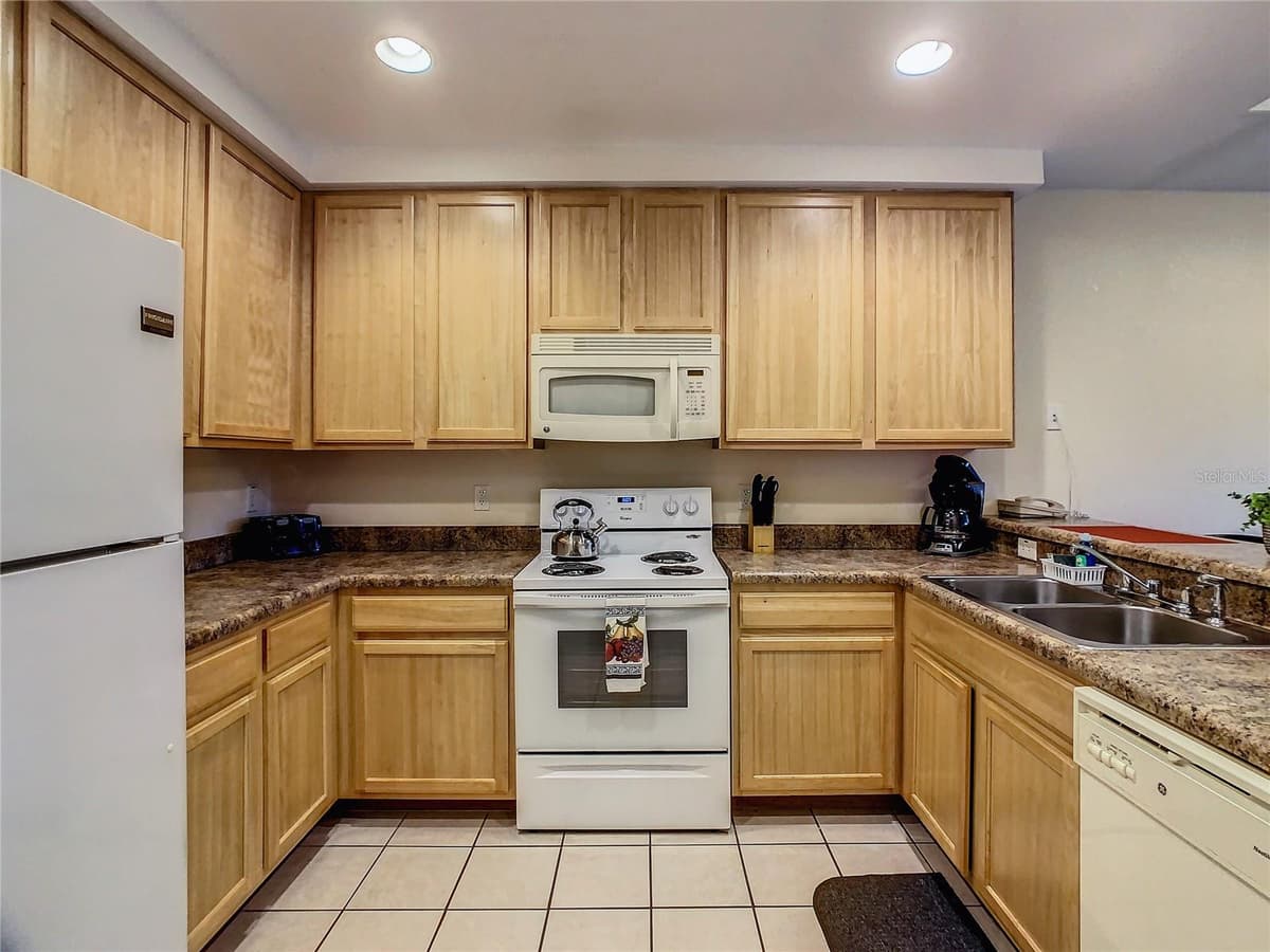 9061 TREASURE TROVE LANE — photo 16 of 59