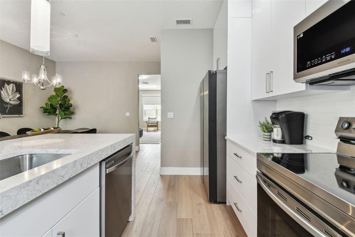2547 LEXINGTON OAK DRIVE — photo 11 of 34