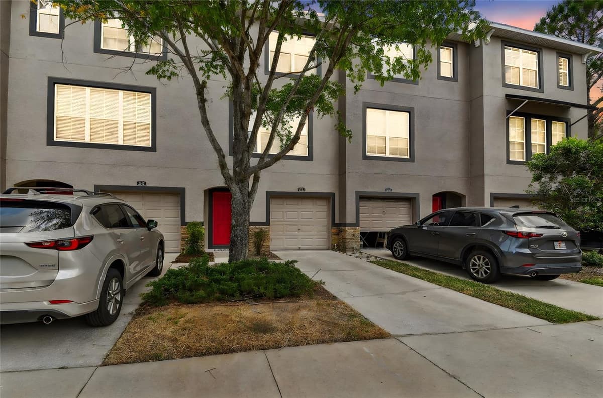 2547 LEXINGTON OAK DRIVE — photo 1 of 34