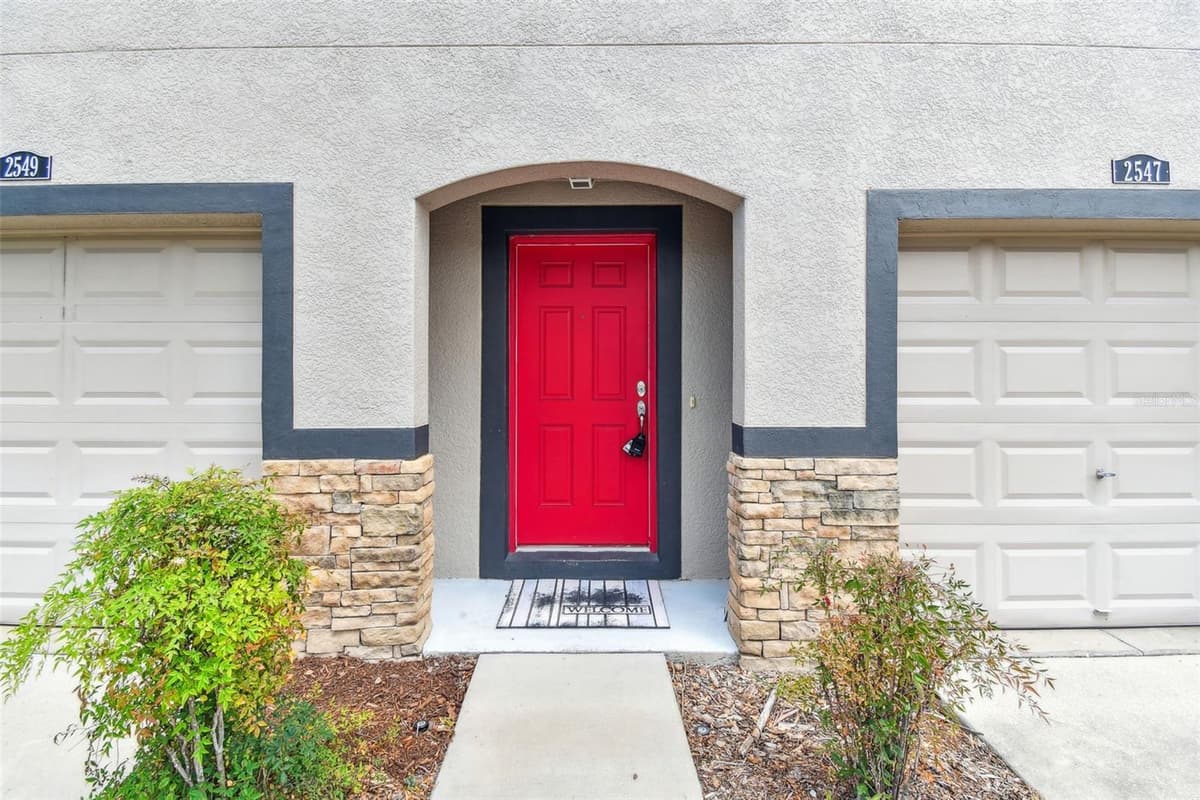 2547 LEXINGTON OAK DRIVE — photo 2 of 34