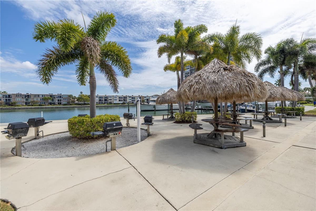 7625 SUN ISLAND DRIVE — photo 29 of 50