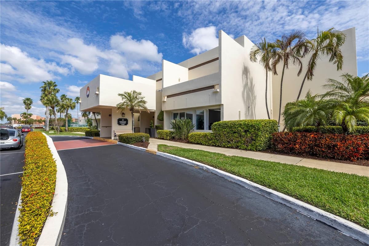 7625 SUN ISLAND DRIVE — photo 34 of 50
