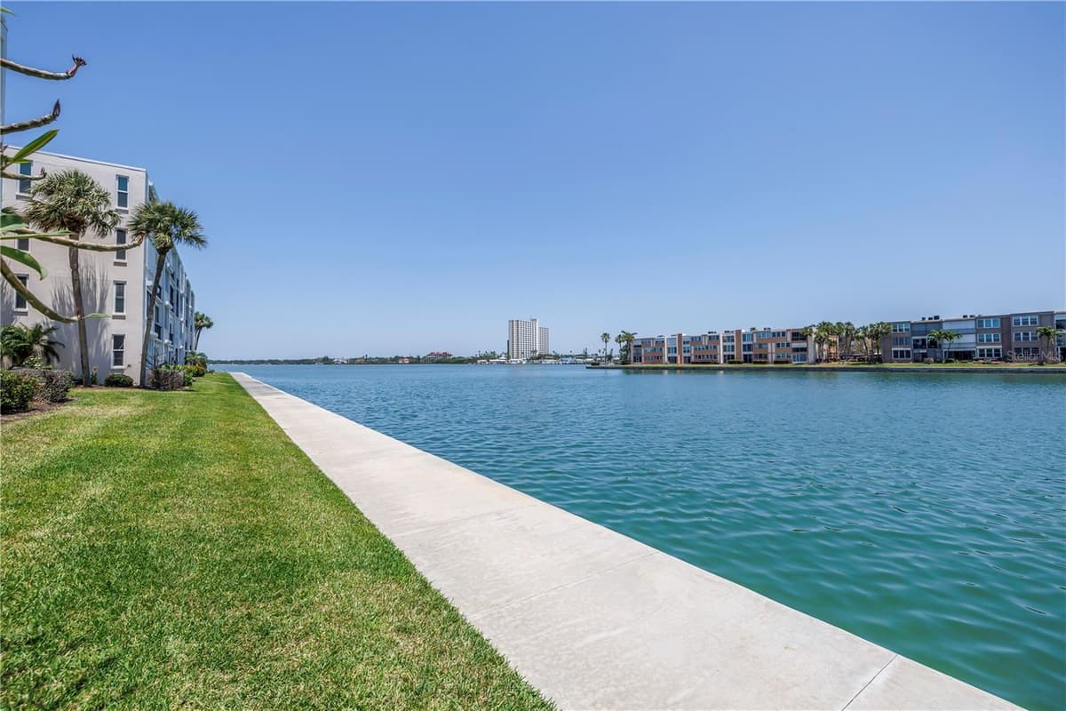7625 SUN ISLAND DRIVE — photo 17 of 50