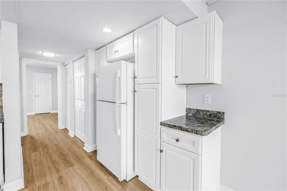 7625 SUN ISLAND DRIVE — photo 10 of 50