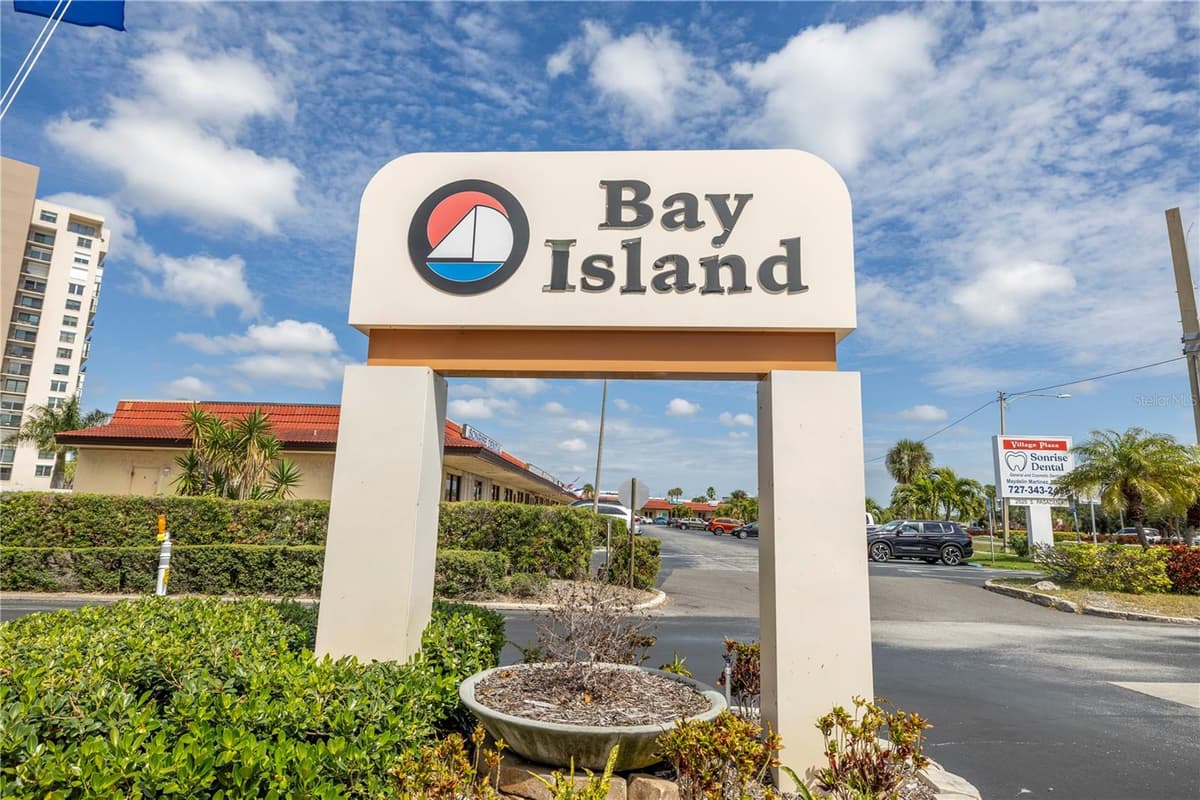 7625 SUN ISLAND DRIVE — photo 45 of 50