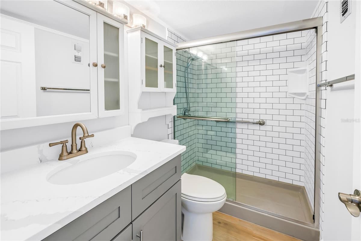 7625 SUN ISLAND DRIVE — photo 11 of 50
