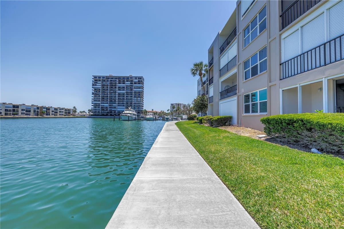 7625 SUN ISLAND DRIVE — photo 23 of 50
