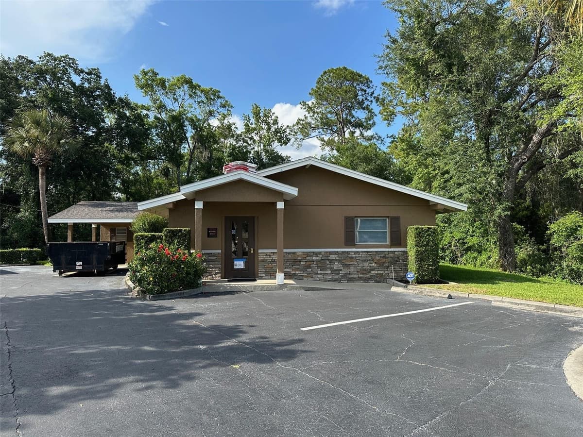 502 AIRPORT BOULEVARD — photo 1 of 21