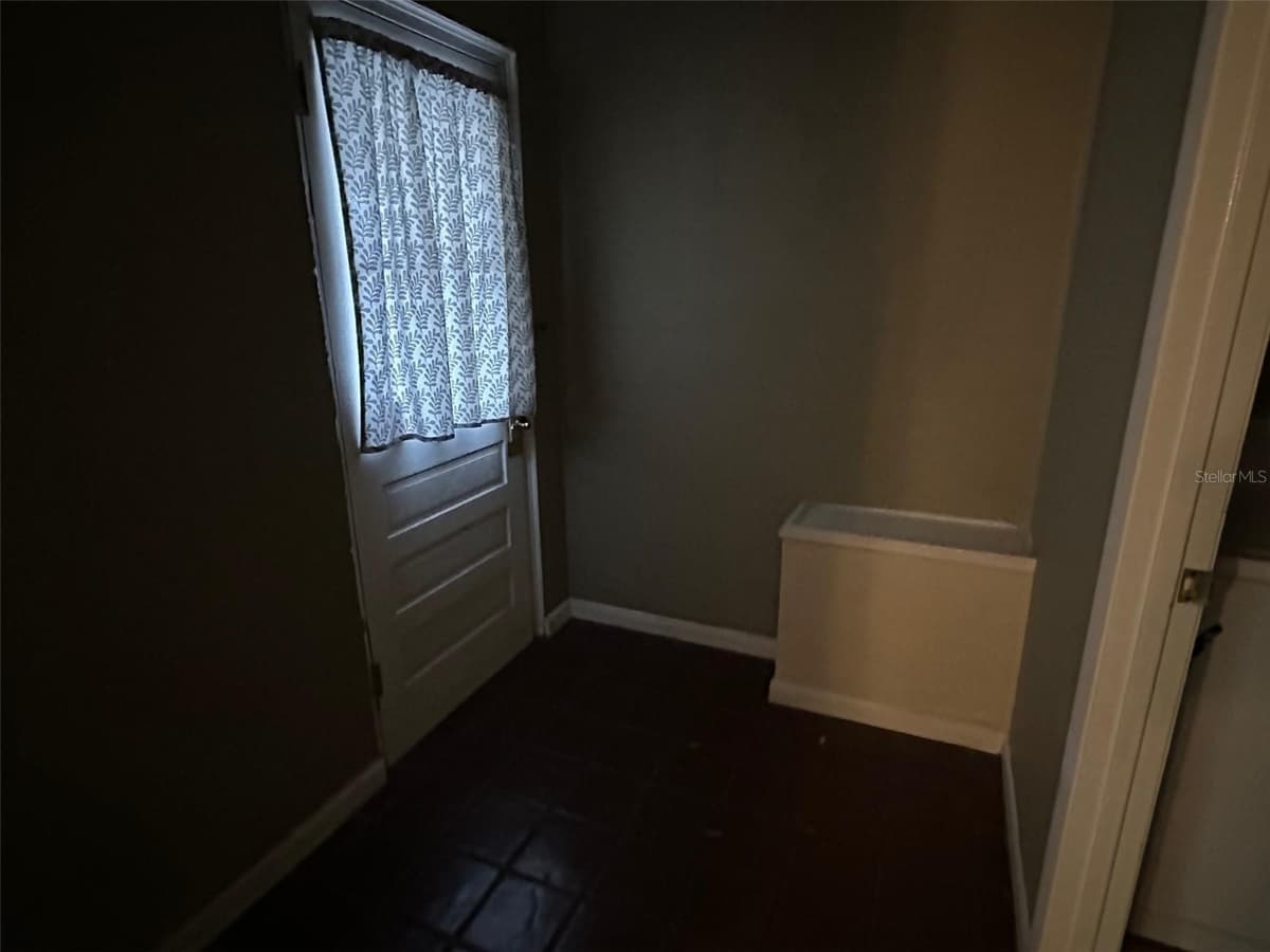 502 AIRPORT BOULEVARD — photo 16 of 21