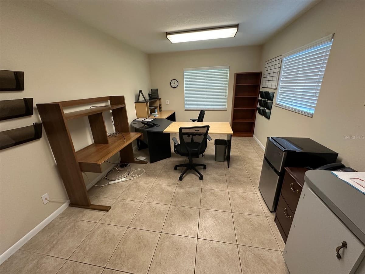 502 AIRPORT BOULEVARD — photo 4 of 21