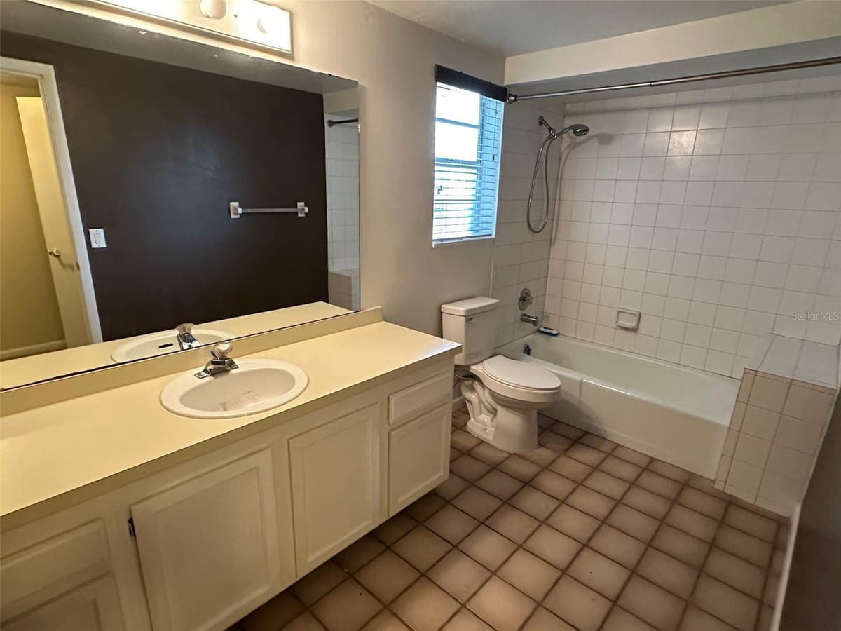 502 AIRPORT BOULEVARD — photo 15 of 21