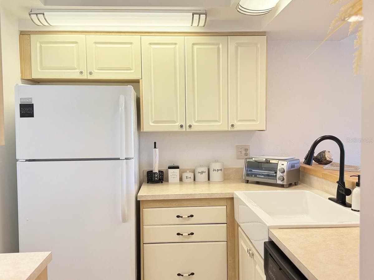 460 BOUCHELLE DRIVE — photo 17 of 44