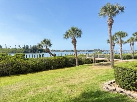 460 BOUCHELLE DRIVE — photo 4 of 44