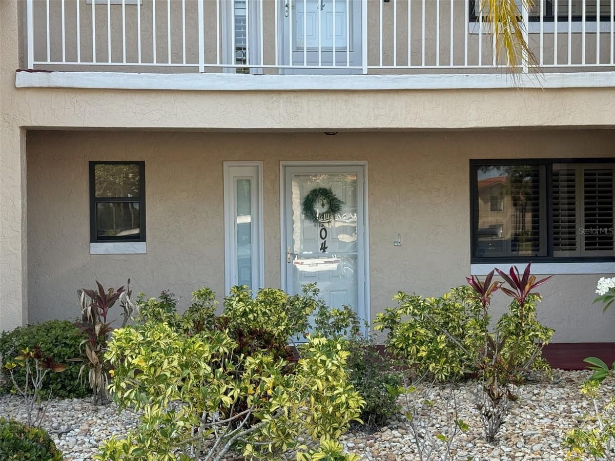 460 BOUCHELLE DRIVE — photo 2 of 44