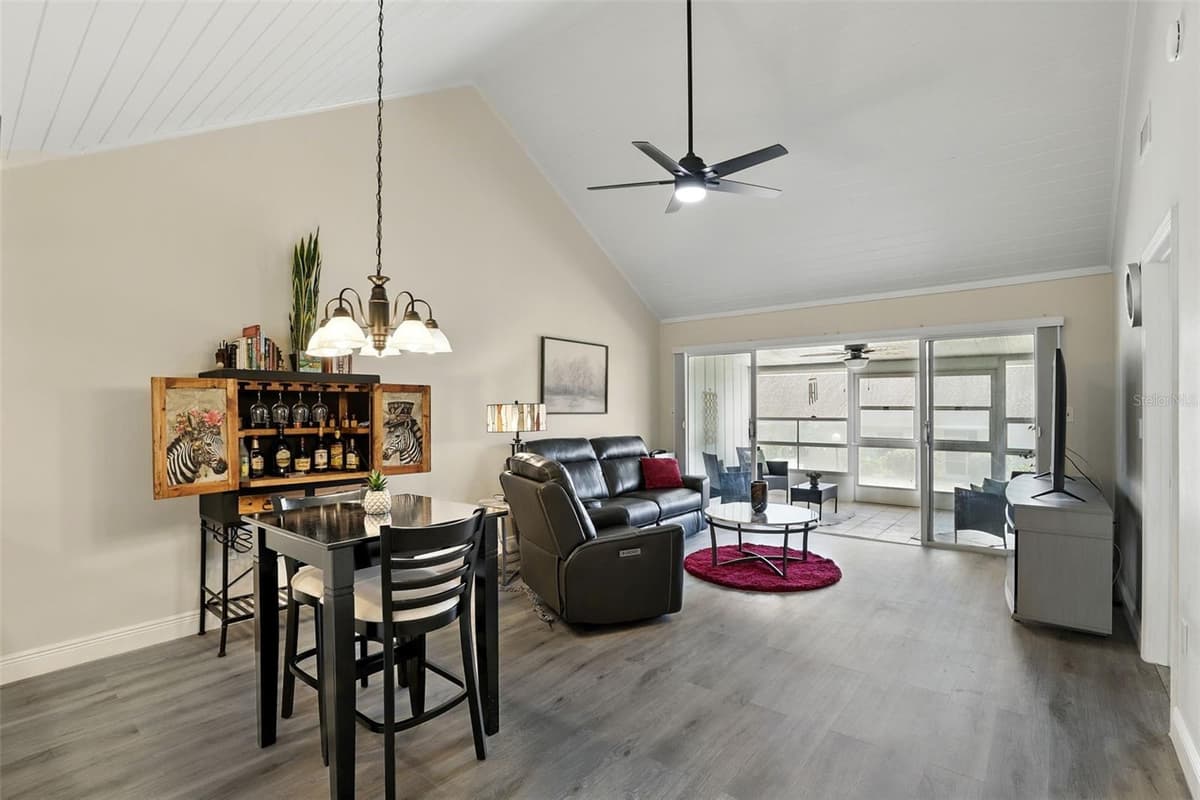 1136 VILLA LANE — photo 4 of 14
