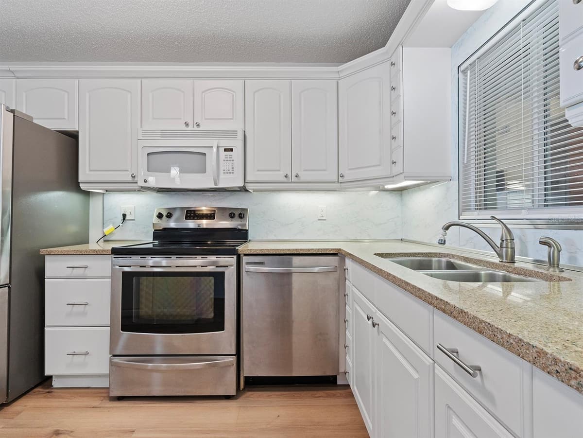 3606 PENINSULA DRIVE — photo 11 of 74