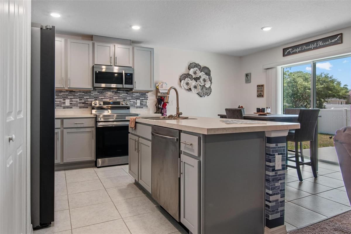 500 RIO GRANDE DRIVE — photo 5 of 28