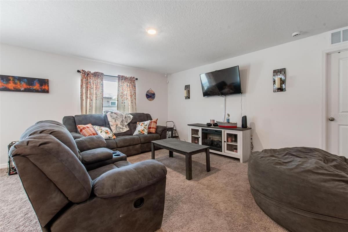 500 RIO GRANDE DRIVE — photo 3 of 28