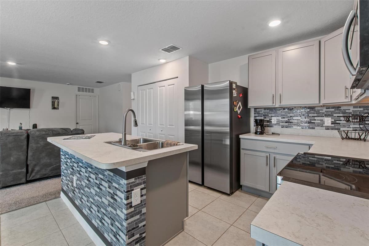 500 RIO GRANDE DRIVE — photo 6 of 28