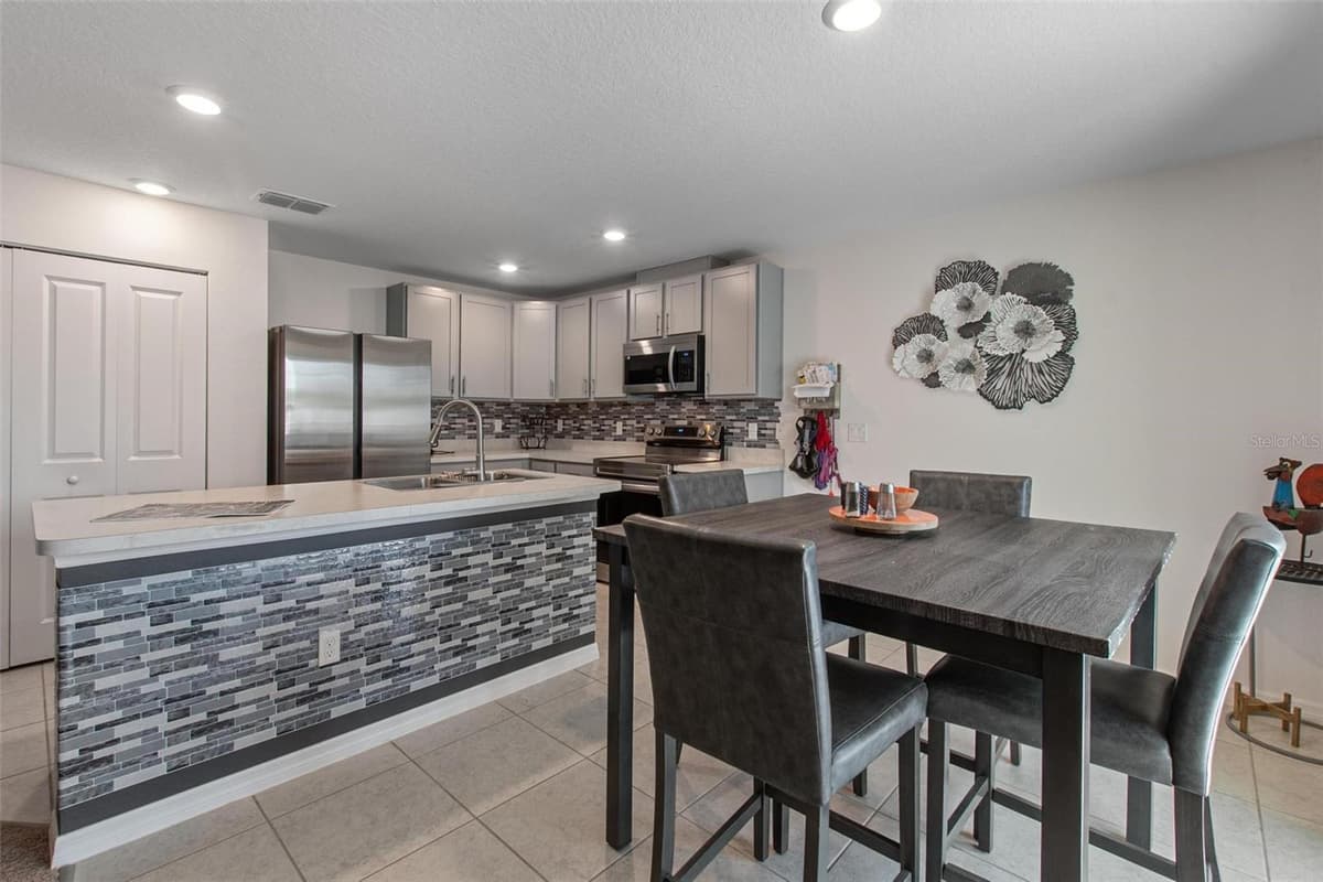 500 RIO GRANDE DRIVE — photo 7 of 28