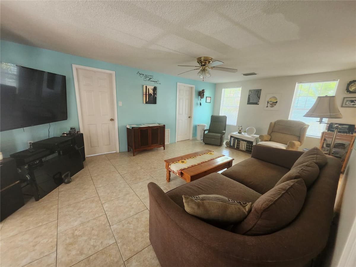 300 22ND STREET — photo 16 of 23