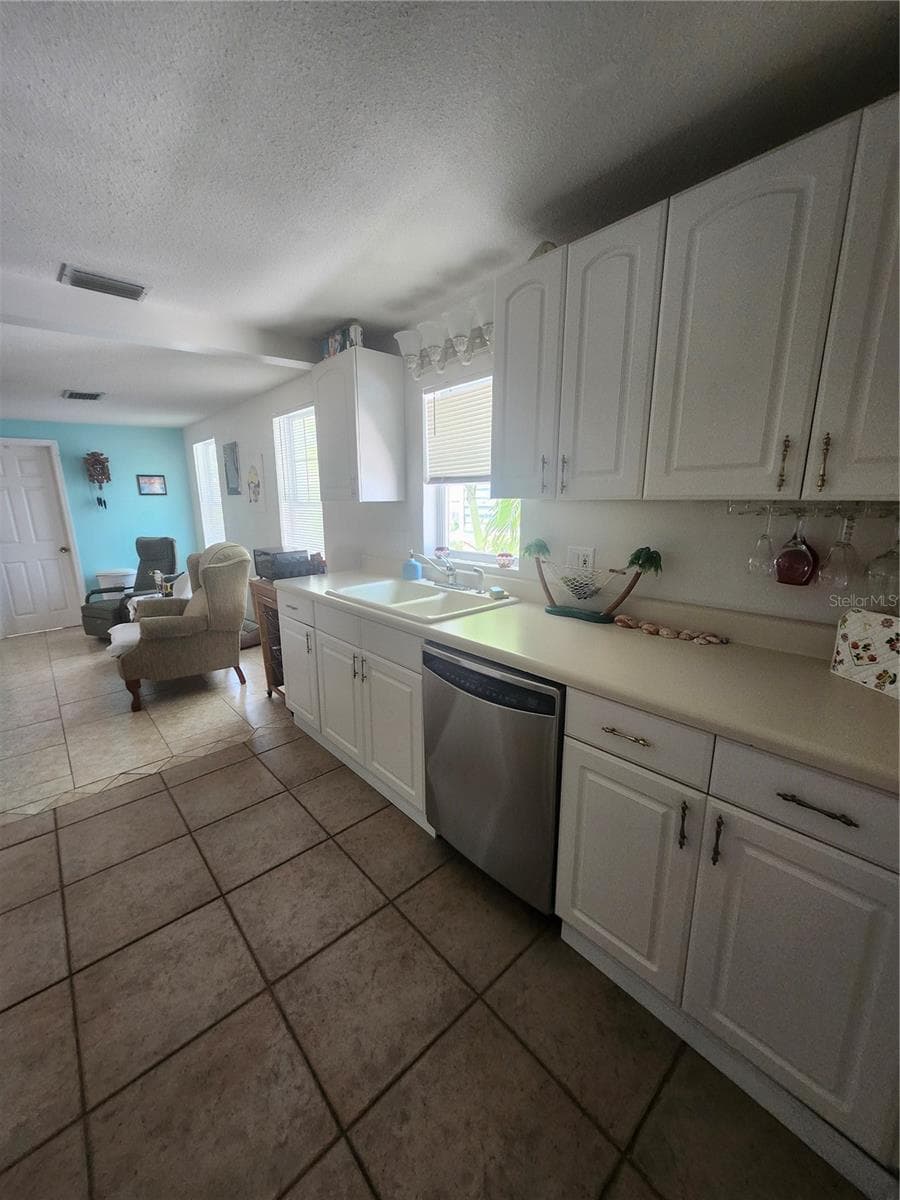 300 22ND STREET — photo 12 of 23