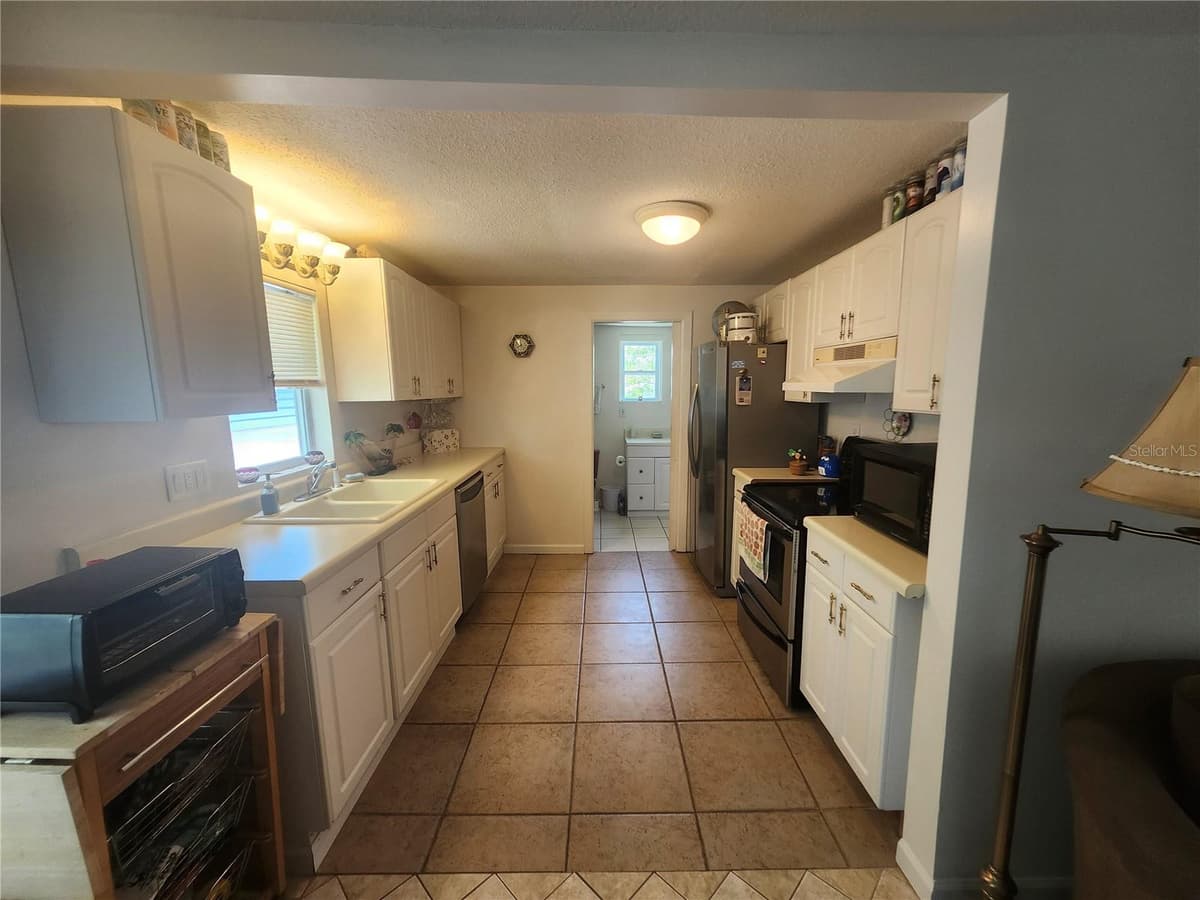 300 22ND STREET — photo 15 of 23
