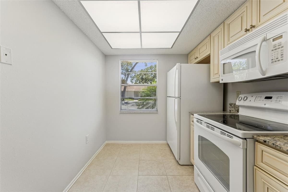 2640 WOODGATE LANE — photo 9 of 31