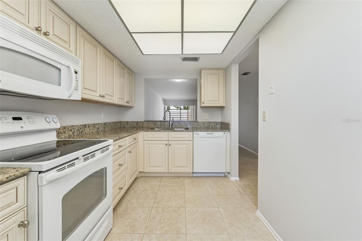 2640 WOODGATE LANE — photo 8 of 31