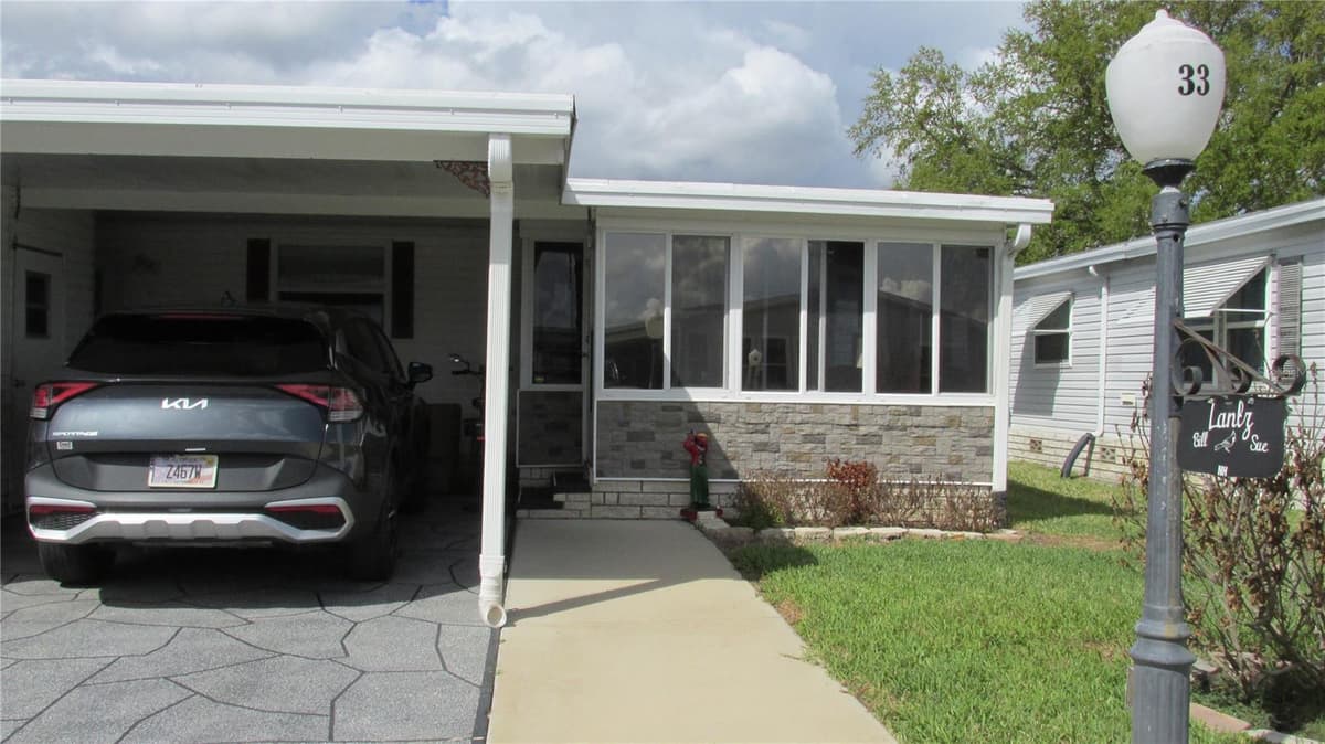 33 EDINBURGH DRIVE — photo 1 of 31